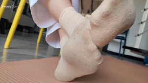 道服萌妹原味袜子踩踹狗挡 pov跺狗脸_绳艺库视频下载