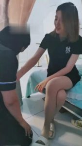 【梦涵】圈养奴桌下伺候姐妹花 bf13949_绳艺库视频下载