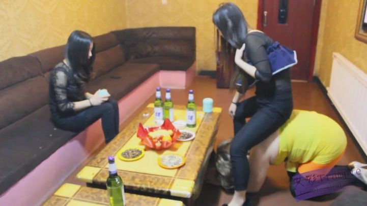 KTV两长发美女S极度羞辱（四）_绳艺库视频下载