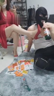 【乐姐】圈养奴第九天伺候主人啤酒口水虐乳 bf6365_绳艺库视频下载