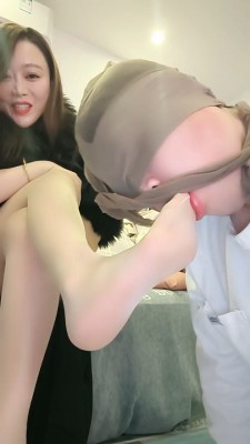 套路直播视频【咩主】迷恋肉丝脚的贱狗 bf23630_绳艺库视频下载