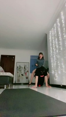 套路直播视频【缘彼大大】御姐丝袜高跟骑马遛狗 bf25106_绳艺库视频下载