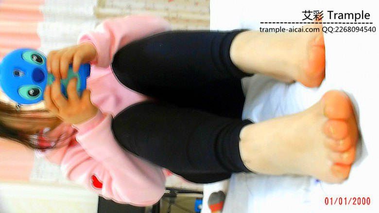 学生一族手机党妹妹脚虐_绳艺库视频下载