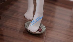 性感白丝踩樱桃_绳艺库视频下载