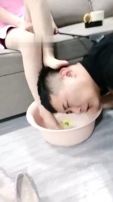 【明明】喝刷鞋洗脚水/肉丝狂舔/踩踏喂口水/内裤诱惑【完整版】bf28473_绳艺库视频下载
