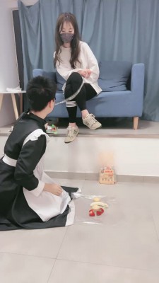 套路直播视频【晚晚】运动鞋踩踏喂食/喝洗脚水 bf26378_绳艺库视频下载