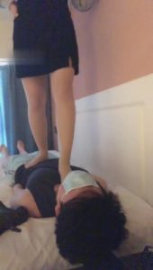 【沁月】肉丝脚全体重踩踏 bf10131_绳艺库视频下载