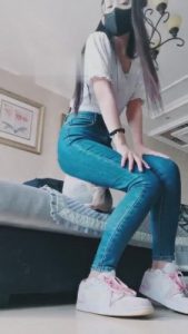 【猫神大人】诱惑闺蜜男友坐脸喂食 bf6155_绳艺库视频下载