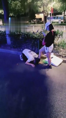 【刘二狗】素人小姐姐路口调狗 bf1645_绳艺库视频下载