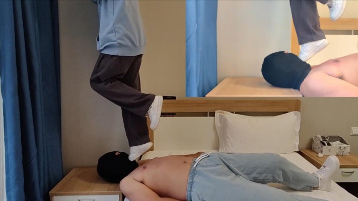 【00后小彤】放假玩哥哥 全体重踩脸 吃脏鞋踩的食物 YC-2212110_绳艺库视频下载