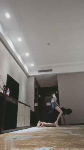 【多多】深夜骑马踩踏深喉 bf17608_绳艺库视频下载