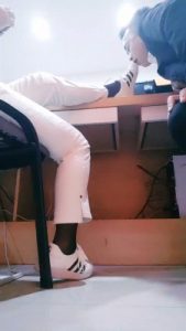 【小贱】素人同事脏鞋黑丝狂舔 bf27214_绳艺库视频下载