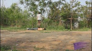 户外高跟践踏调教，舔鞋底，舔黑丝嫩白玉足_绳艺库视频下载