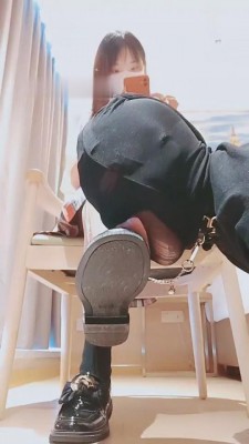 【悦主大人】JK黑袜皮鞋恋足调 bf8826_绳艺库视频下载