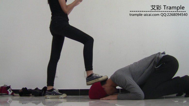 00后天使女主暴打贱狗踢裆膝顶！_绳艺库视频下载