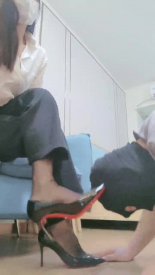 【妮蔻】高跟丝袜踩踏 bf21077_绳艺库视频下载