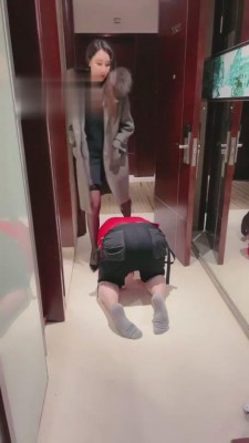 【微希】贱狗跪拜迎接主人 bf4573_绳艺库视频下载