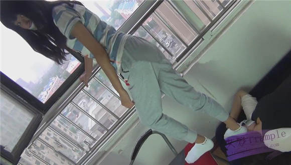 lulu女女 运动装白袜和肉丝互踩 G-NV-92_绳艺库视频下载