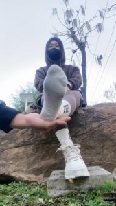 【巍一】户外清理脏鞋底跺狗爪  JS22111101_绳艺库视频下载