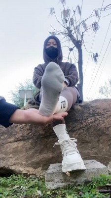 【巍一】户外清理脏鞋底跺狗爪  JS22111101_绳艺库视频下载