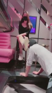 【漫漫】羞辱视角KTV玩骚狗-圣水/踢裆/咀嚼喂食 bf6835_绳艺库视频下载