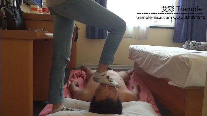 小教练棉袜裸足牛仔裤玩弄祈祷哥~_绳艺库视频下载