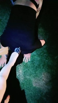 【bibi团】户外遛狗强制舔脏鞋 JS23050301_绳艺库视频下载