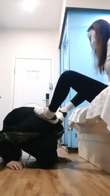 【闪闪S】素人-小白鞋原味棉袜羞辱 bf27649_绳艺库视频下载