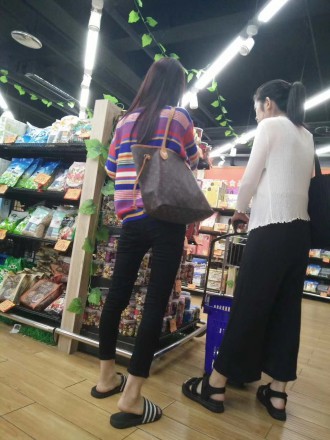 院校细巧娇小型美女的初次踩踏_绳艺库视频下载