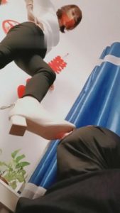 【bibi团】酸臭丝袜脚是狗狗的最爱 bf9891_绳艺库视频下载