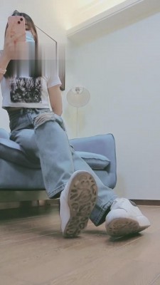 【妮蔻】舔脏鞋底/插嘴/鞋抽耳光/踩踏 bf13396_绳艺库视频下载