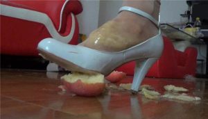 香蕉苹果踩成泥喂狗_绳艺库视频下载