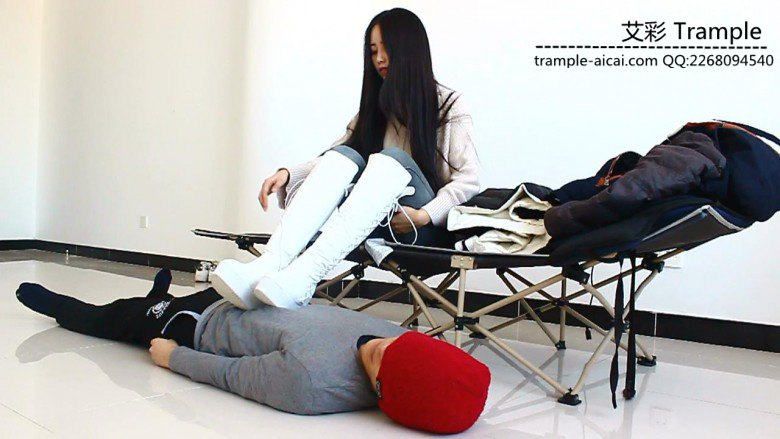 天依女主白靴子棉袜的人体脚踏！_绳艺库视频下载