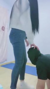 【长春小溪】跑步后脏鞋臭袜惩罚没钱的贱狗 bf6490_绳艺库视频下载