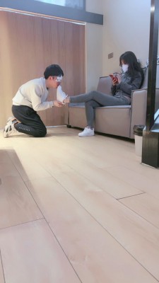 套路直播视频【晚晚】舔脏小白鞋-红色船袜-踩踏恋足 bf26315_绳艺库视频下载