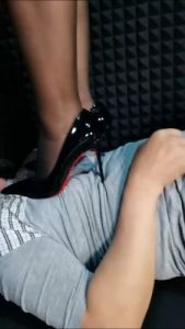 套路直播视频【冷御女王】高跟鞋全体重踩踏 bf25876_绳艺库视频下载