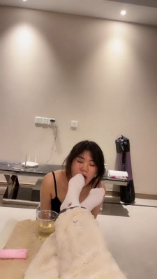 套路直播视频【橘子没熟】母畜-边舔原味白袜jio/边喝圣水/舔脚趾 bf26115_绳艺库视频下载