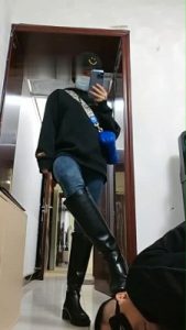 【文文文】皮靴少女踩踏/喂食 bf12511_绳艺库视频下载