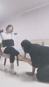 【文文大人】深夜调教猥琐外卖员 bf90091_绳艺库视频下载