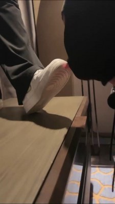 【西竹】小白鞋高跟黑丝让狗舔 bf22911_绳艺库视频下载