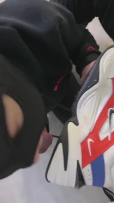 【黛黛S】喂狗吃真狗粮/踩踏喂食 bf8570_绳艺库视频下载