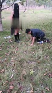 【我偏不S】可爱女主户外骑马 bf18558_绳艺库视频下载