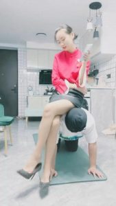 【小小小魔女】酒店前台下班虐领导 bf19859_绳艺库视频下载