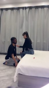 套路直播视频【文文】精神小妹抽耳光/裸足提档踩踏/喂口水 bf26667_绳艺库视频下载