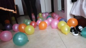 16100601鸽宝S黑丝美腿长靴踩七彩气球_绳艺库视频下载