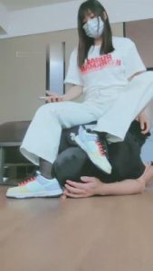 【妮蔻】丝袜扇脸/插狗嘴裸足 bf14045_绳艺库视频下载