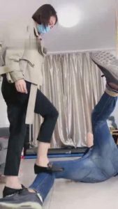 【Q月】素人S吊绑重度踢踹 bf10985_绳艺库视频下载