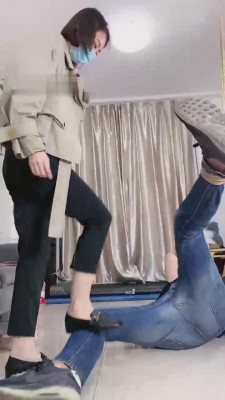 【Q月】素人S吊绑重度踢踹 bf10985_绳艺库视频下载