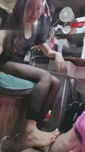 【如意】街头逮住猥琐大叔 bf13980_绳艺库视频下载