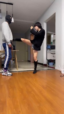 套路直播视频【年华S】素人长靴踩踏/提档/拳击暴打/骑马 bf25389_绳艺库视频下载